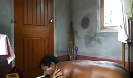 यार ने एक जवान गोरा को जगाया सेक्सी मूवी दिखाइए हिंदी में और दोस्त के साथ उसका डबल प्रवेश किया