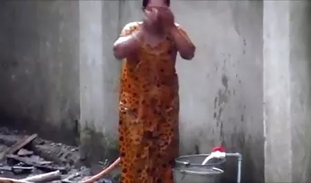 सेक्सी श्यामला एक डिक निगलने की फुल मूवी वीडियो में सेक्सी कोशिश करता है