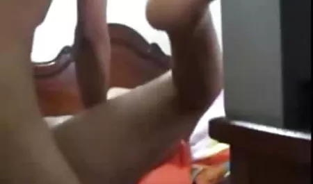 लड़का एक छात्र को चलाता है सेक्सी मूवी हिंदी में वीडियो और उसे गुदा मैथुन के लिए फैलाता है