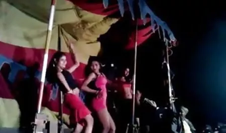 एक गर्म पुरुष के साथ यौन सेक्सी फुल मूवी वीडियो में अनुभव प्राप्त करने वाली दो युवा टहनियाँ। स्लट एक डिक चूसना और सवारी करना सीखते हैं