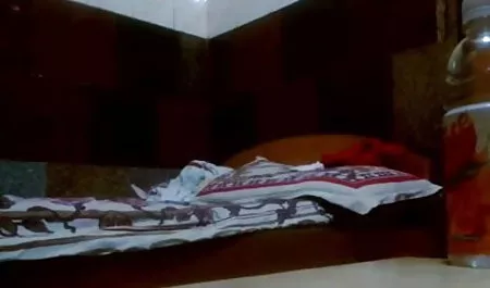 चेक गणराज्य से घड़ी की कल की अनास्तासिया ग्रेस कैमरे बीएफ मूवी सेक्सी में के सामने बेहोश होकर उसके अंतरंग स्थानों को सहलाती है