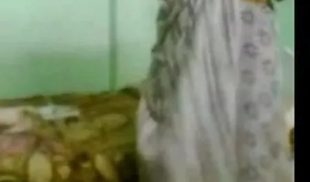 क्लब में स्ट्रिपर्स के रूप में काम करने वाली गंदी टहनियाँ ग्राहकों को व्यक्तिगत रूप से और एक साथ चूसने के लिए खुश हैं। और फिर वे कैंसर हो जाएंगे, ताकि उनके रसदार छेद गर्म, आगंतुकों के सेक्सी हिंदी मूवी वीडियो में ठोस सदस्यों को ले जा सकें