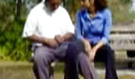 हंसमुख busty गोरा समलैंगिकों जीभ के साथ खेलते हैं और उनके क्लिट पंजाबी में सेक्सी मूवी को सहलाते हैं