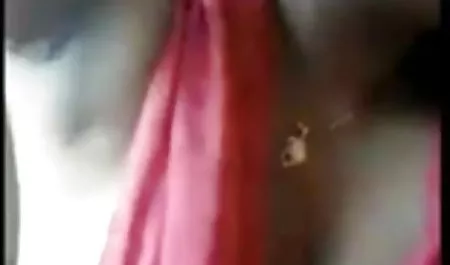 खूबसूरत, युवा श्यामला सेक्सी फुल मूवी वीडियो में उसके सुंदर शरीर को सहलाता है