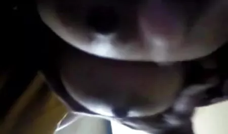 परिपक्व busty माँ गुदा लड़का licks और उसे हिंदी में सेक्सी मूवी एचडी fucks