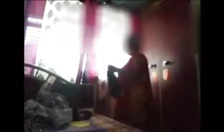 लाइव कुतिया उसके सेक्सी मूवी हिंदी में सेक्सी मूवी बिंदु में एक मुट्ठी सम्मिलित करती है