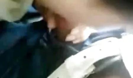 कुतिया सेक्सी मूवी दिखाइए हिंदी में उसके स्तन के बीच आदमी का मुर्गा रगड़