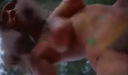 हेमी स्तन के साथ एक मोटी मोटी महिला कैमरे के सामने कताई कर रही है, खुद को सहला रही है, लंड में एक लंबा फालूस पेश कर रही है, और यह सब अवास्तविक उसे ट्रेच पर बदल देता है! बाथरूम में सेक्सी मूवी