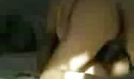सेक्सी श्यामला एलिसन रे वेबकैम के सामने एक आदमी द्वारा गड़बड़ हो जाता साउथ में मूवी सेक्सी है