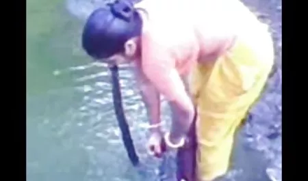 युवा busty श्यामला गहने के लिए फुल सेक्सी मूवी हिंदी में एक आदमी fucks