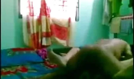 क्रिसमस के पेड़ के नीचे फर्श पर दो लड़कियों सेक्सी फुल मूवी वीडियो में की चुदाई
