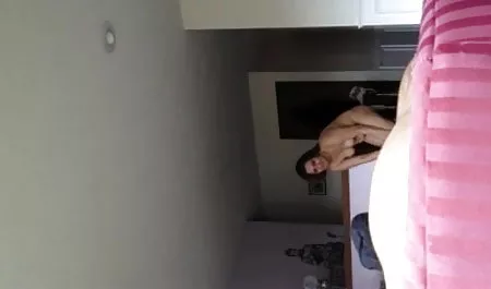 किन्नर सेक्सी मूवी वीडियो में सेक्सी एक dildo पर मुश्किल fucks