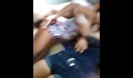 सींग का आदमी बेब मूवी सेक्सी वीडियो में की बड़ी गांड की प्रशंसा करता है और उसे चोदता है