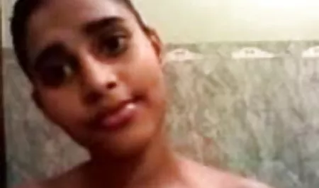 एक पतला, वीडियो में सेक्सी पिक्चर मूवी नाजुक लड़की सेक्स के मामले में ज्यादा सक्षम है। यह लड़की अपनी काया के बावजूद गुदा मैथुन की बहुत शौकीन है, और लड़के ने सिर्फ यह करने के लिए पत्थर मारा