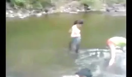 सड़क पर एक लड़की लेने के लिए पर मास्टर वर्ग। दोस्त के साथ एक दोस्त, एक युवा सेक्सी मूवी हिंदी में सेक्सी मूवी कुतिया को पकड़ता है और एक कैफे में ले जाता है, जहां एक कॉकटेल के बाद वे उसे शौचालय में ले जाते हैं और एक कठिन बकवास करते हैं