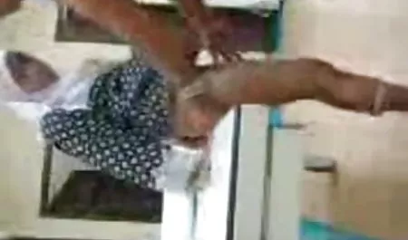 तीन सेक्सी मूवी पिक्चर हिंदी में गर्म और सेक्सी समलैंगिकों में एक छोटा सा नंगा नाच होता है