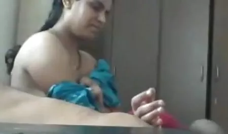 बस्टी लड़कियों सोफी डी और एली जेम्स ने एक काले आदमी को जुनून हिंदी में सेक्सी वीडियो मूवी से चोदा