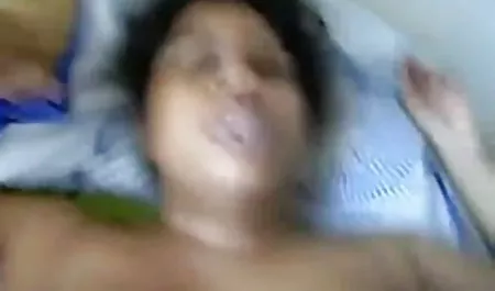 रेडहेड ने हिंदी में फुल सेक्सी मूवी अपने स्तन के साथ लड़के को जगाया और डिक पर गड़बड़ किया