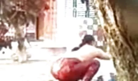अपने प्रेमी को यह साबित करने के लिए कि वह सभी प्रकार के हिंदी में सेक्सी मूवी वीडियो में परिसरों से पूरी तरह से रहित है, एक सुंदर गोरा एक सार्वजनिक रेस्तरां के बीच में नग्न है और खुद को एक अचेत दोस्त के लिए देता है