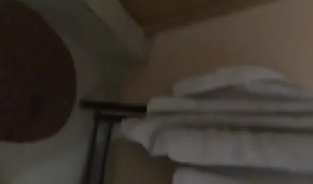 सेक्सी busty अगस्त एम्स एक शानदार गधे के साथ गड़बड़ हो जाता है। सेक्सी मूवी एचडी हिंदी में