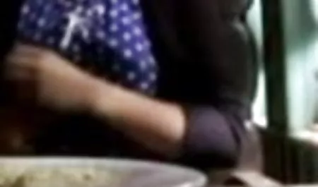 सुंदर कुतिया जीभ के साथ हॉट सेक्सी मूवी वीडियो में गोरा गधा है