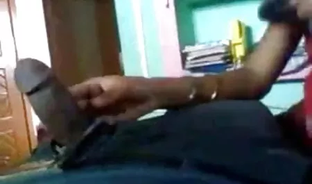 दोस्त ने तीन वेश्याओं को आमंत्रित किया और उन्हें कैमरे पर ले जाता फुल सेक्सी मूवी वीडियो में है