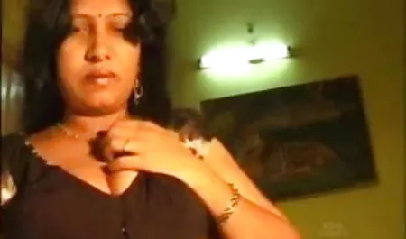 वेबकैम पर एक युवा कुतिया के बड़े स्तन फुल मूवी वीडियो में सेक्सी