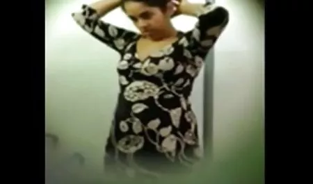 वह अपना समय ले सकता है, सेक्सी वीडियो हिंदी मूवी में मीठे सक्शन का भरपूर आनंद ले सकता है, धीरे-धीरे एक सेक्सी गोरा चोद सकता है और तंग स्तन के साथ समाप्त हो सकता है। और तभी वह उसे सूचित करेगा कि कार पहले से ही काम कर रही है।