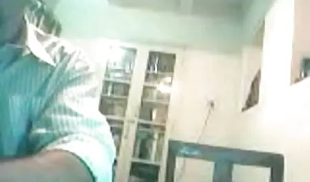 दो लड़कियां स्तन और चूत दिखाती हैं हिंदी में सेक्सी मूवी वीडियो में