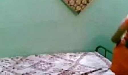 युवा श्यामला एक आदमी को बिल्ली सेक्सी मूवी सेक्सी मूवी हिंदी में और गुदा दिखाया और उसे fucks