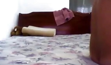 परिपक्व दोस्त उसके लंड को श्यामला की हिंदी सेक्सी फुल मूवी एचडी में चूत में धकेल देता है