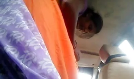 दो किशोर समलैंगिकों मैंडी मोर और वैनेसा गोल्ड फुल मूवी वीडियो में सेक्सी चाटना बिल्ली