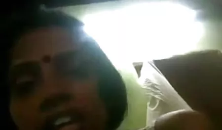 थरथानेवाला और मोटा मुर्गा संभोग करने के लिए एक युवा श्यामला हिंदी में सेक्सी मूवी वीडियो लाया