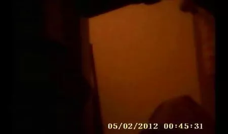 दो नग्न, युवा sluts एक आदमी को चश्मे के साथ बहकाते हिंदी में फुल सेक्स मूवी हैं