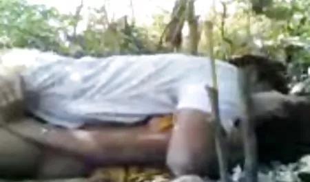 बिकनी में बस्टी ब्रुनेट अमिया माइली एक पंजाबी में सेक्सी मूवी चिंतित कमीने द्वारा गड़बड़ हो जाता है