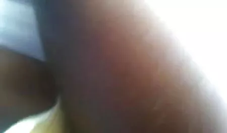युवा गोरा हिंदी सेक्सी फुल मूवी एचडी में gamer अपने प्रेमी को एक अच्छा blowjob देता है