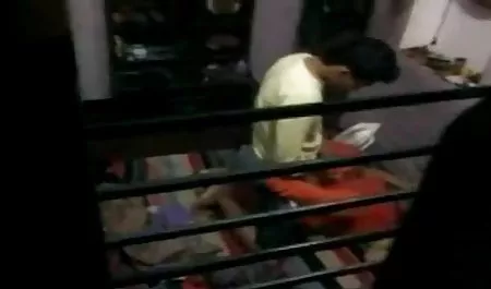 एक आदमी सेक्सी वीडियो एचडी मूवी हिंदी में के साथ युवा समलैंगिकों एना रोज़ और हेली रीड त्रिगुट