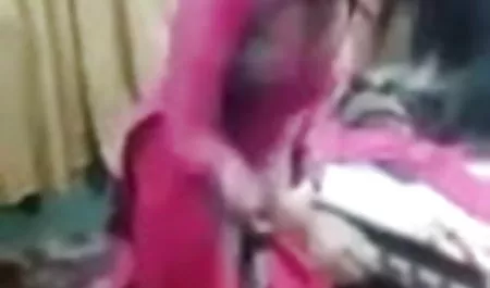 अपनी प्रेमिका को ताना मारता है मूवी फिल्म सेक्सी वीडियो में