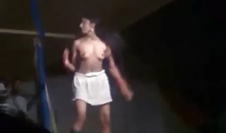 दाढ़ी वाला प्रोग्रामर अपनी सेक्सी वीडियो हिंदी मूवी में युवा कुतिया को चोदता है