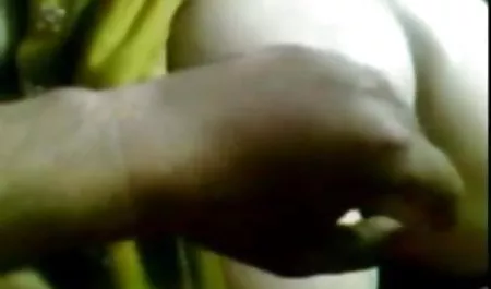 दो सेक्सी देवी-देवताओं के साथ एक साथ एक परिपक्व महिला और बाथरूम में सेक्सी मूवी एक जवान लड़की जो बेडरूम में एक लड़के के साथ चुदाई करती है, उसे हस्तमैथुन करती है और चूसती है, उसके अंदर एक सदस्य के साथ शानदार सेक्स