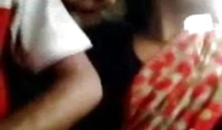 पति अपनी मोटी सेक्सी वीडियो मूवी में पत्नी को चोदते हुए