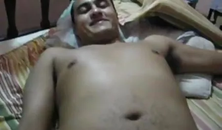 सुंदर श्यामला उसे सेक्सी मूवी दिखाइए हिंदी में बिल्ली में डिक महसूस करना चाहता है