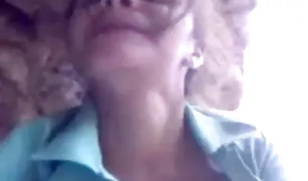 बेब सेक्स की मूवी हिंदी में एक नए dildo के साथ उसके गुदा fucks और एक आदमी की डिक सवारी