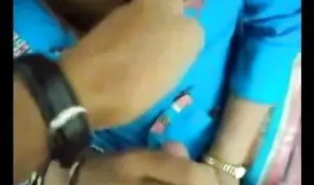 एक युवा श्यामला ने एक सेक्सी मूवी फुल एचडी हिंदी में दोस्त से उसे ठीक से चोदने के लिए कहा, खासकर गांड में