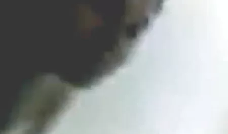 मासूम श्यामला एक मजबूत मुर्गा के तहत उसे भोजपुरी में सेक्सी मूवी गधा डालता है