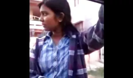 काइली स्काई फिंगर्स के हिंदी में फुल सेक्स मूवी साथ उसकी बिल्ली fucks
