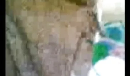 बाथरूम में एक blowjob और सेक्सी वीडियो हिंदी में मूवी सेक्स के साथ एक बीमार बेटे को आराम