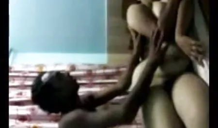 श्यामला एक मोटी सेक्सी वीडियो में हिंदी मूवी dildo के साथ उसकी गुलाबी बिल्ली बाहर काम करता है