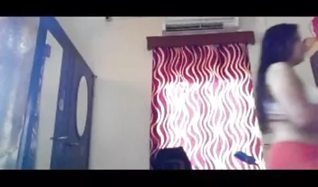 सींग का बना लैटिना रोमी एक काला सुंदर सेक्सी फुल मूवी वीडियो में चूसता है