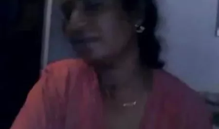 नाइजर ने एक नीली आंखों वाले गोरा सेक्सी मूवी पिक्चर हिंदी में की चूत में एक मुट्ठी डाल दी
